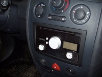 Установка Автомагнитола Clarion UDB275MP в Renault Megane 2